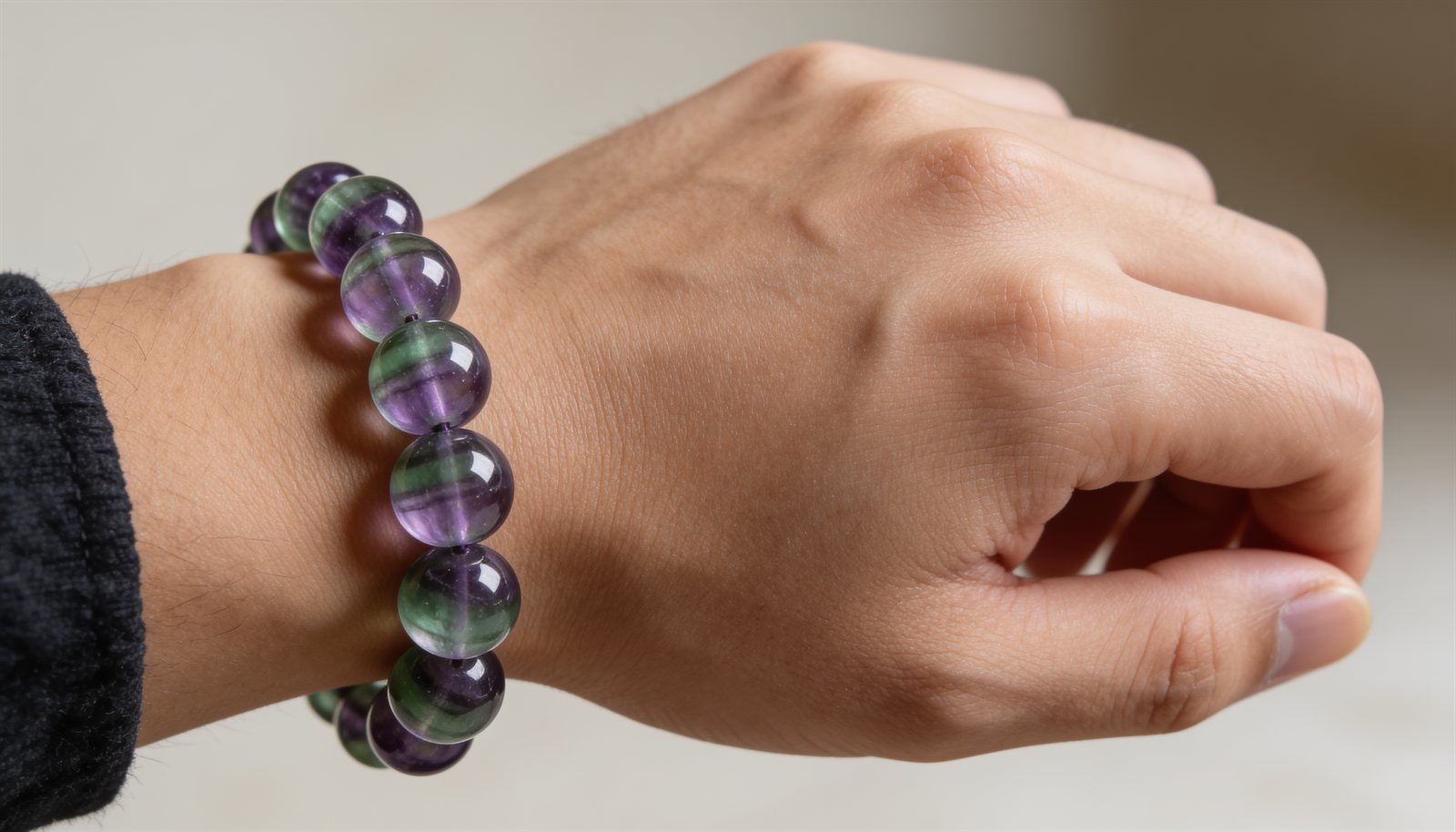simple-line-fluorite-worn-man