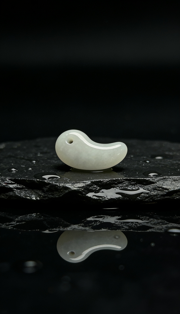勾玉お守り・本翡翠（硬玉）20mm ― 京都手組み