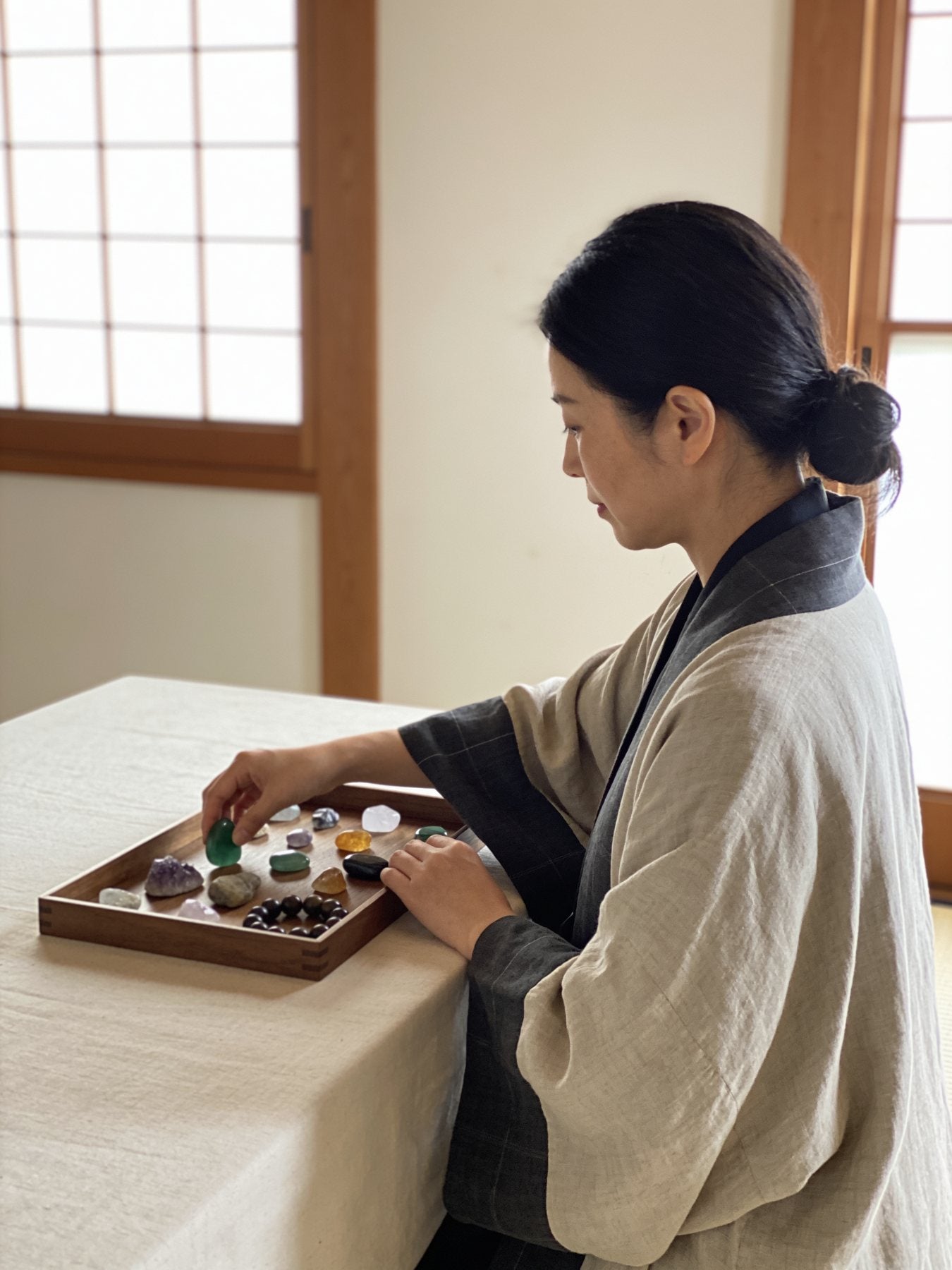 The artisan behind MICHIBIKI, choosing stones by hand